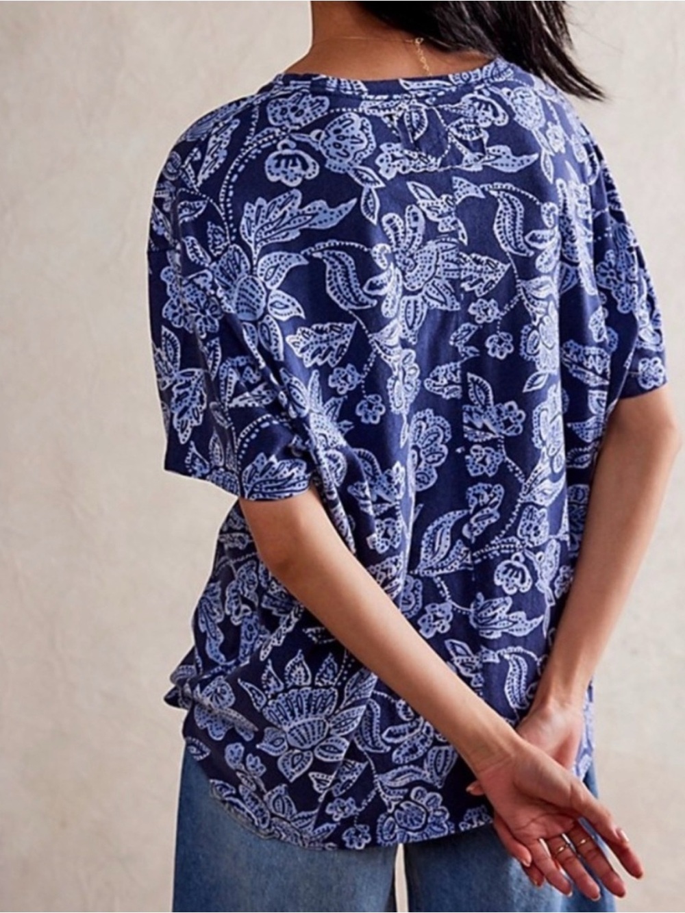 Free People We The Free Nina Printed Tee Size Large RT $48 | Navy Blue NWOT